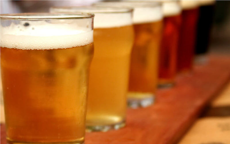 Alkoholfreies Bier und alkoholhaltiges Bier